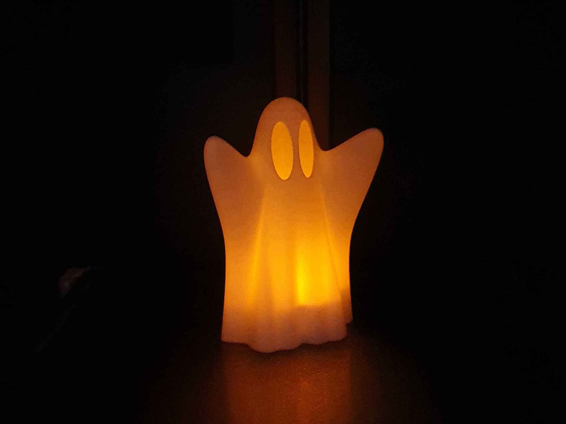 Glowing Ghost Lamp – 3D Printed Halloween Decoration